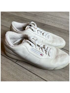 Reebok vintage low top white Y2K leather classic sneakers size 8.5